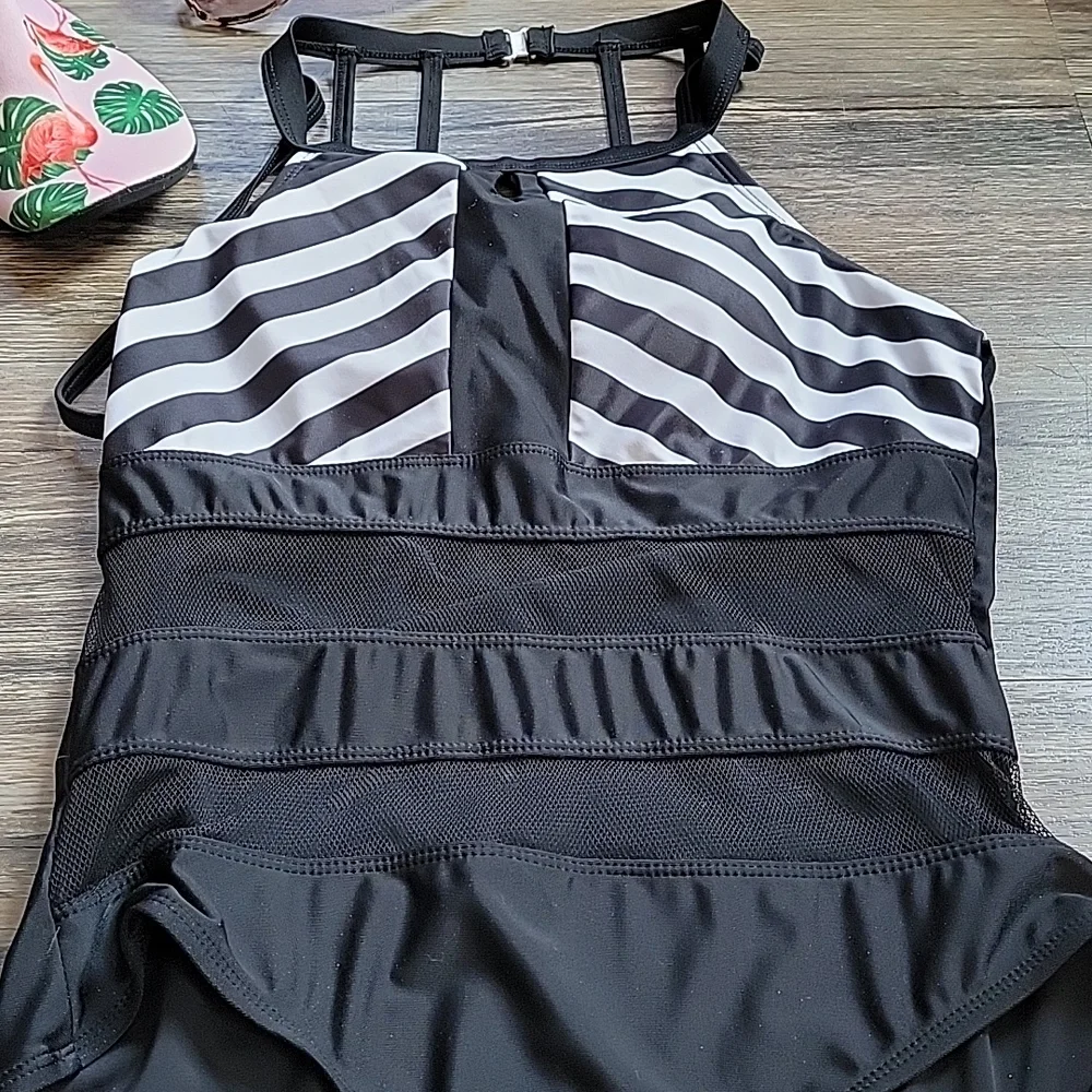 Black & White Mesh One Piece Swim - Picture 4 of 12